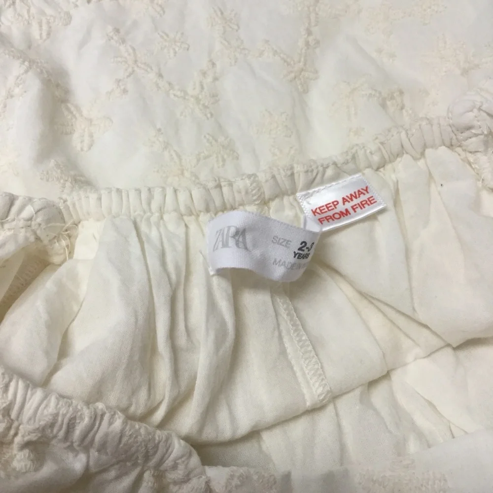 ZARA sz 2 - 3 Yrs Dress Tone on Tone Short Sleeves Square Neck Embroidery Cream